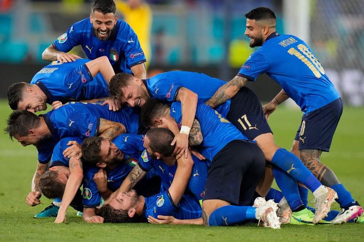 意大利回顾欧洲杯（意大利欧洲杯集锦）